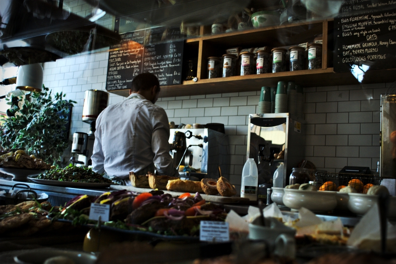 vente-GILETTE-min_person-cafe-restaurant-meal-food-cooking-9011-pxhere.com